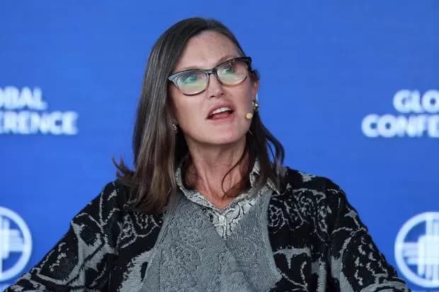 Cathie Wood’dan U Dönüşü: “Ekim Çöküşünü Binance Başlatmadı!”